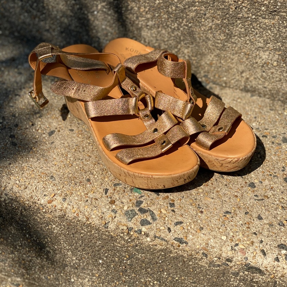 Kork Ease 9 Cork Gold Wedge Strappy Metallic
